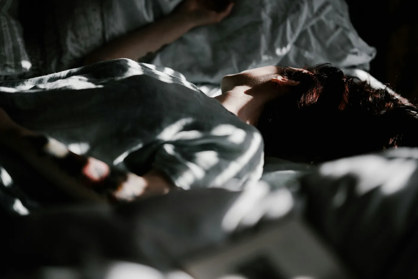Person sleeping after trying the viral 90-minute sleep cycle method at home